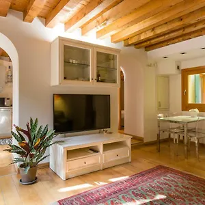 Apartment Downtown Italien